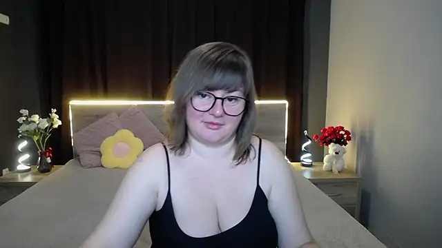 Snapshot of ZannaDreil chatting on September 14, 6:28 pm ZannaDreil online show from September 14, 6:28 pm