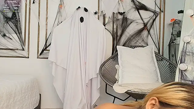 Snapshot of miranda_villa chatting on October 19, 12:51 pm miranda villa online show from October 19, 12:51 pm