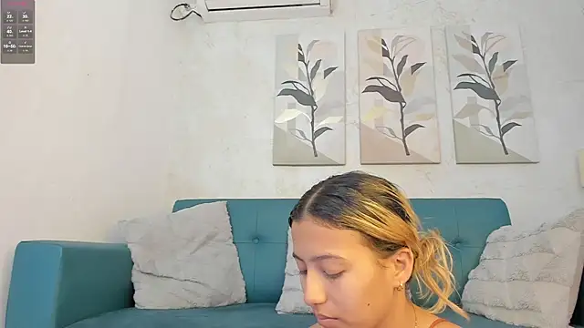 Snapshot of miranda_villa chatting on October 13, 1:03 pm miranda villa online show from October 13, 1:03 pm