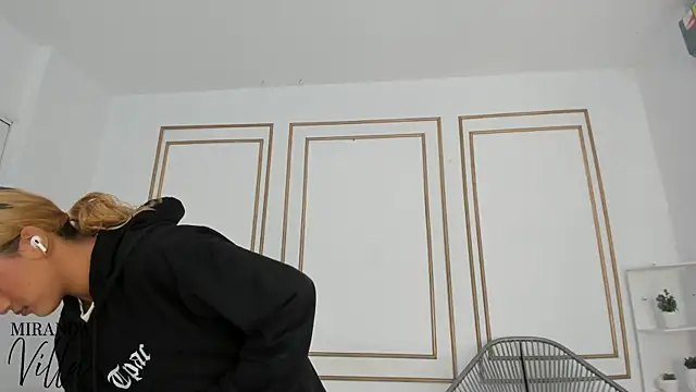 Snapshot of miranda_villa chatting on September 18, 12:47 pm miranda villa online show from September 18, 12:47 pm