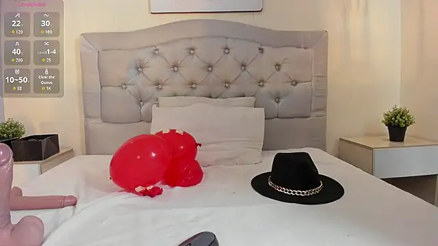 escarleth   online show from January 8, 5:50 pm