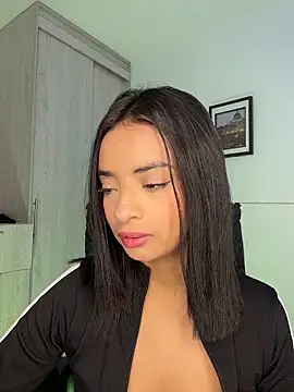 Laura fernandezII online show from March 12, 8:11 pm