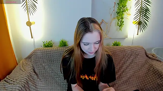 Snapshot of Lesi_Moonie01 chatting on September 20, 8:01 am Lesi Moonie01 online show from September 20, 8:01 am