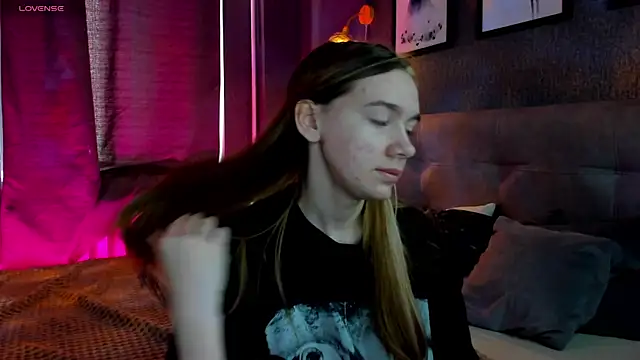 Snapshot of Lesi_Moonie01 chatting on September 26, 8:34 am Lesi Moonie01 online show from September 26, 8:34 am