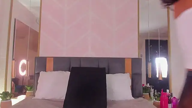 GabyPetit online show from December 19, 8:34 pm