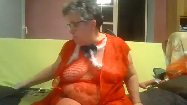 Vandeae44 online show from December 20, 9:30 pm