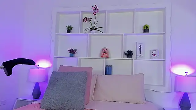 Jenifer Diaz online show from April 17, 12:40 pm