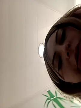 madelaine- online show from December 18, 6:56 pm