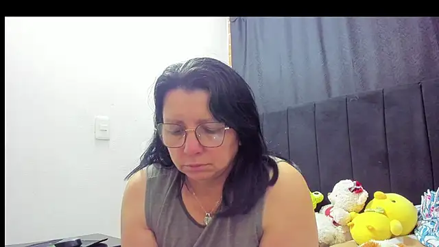 Evaaross 2345 online show from December 17, 11:36 am