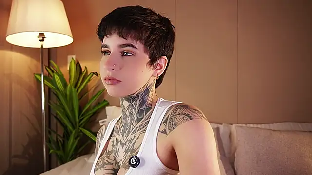 AliceShazaham  online show from April 15, 7:20 am