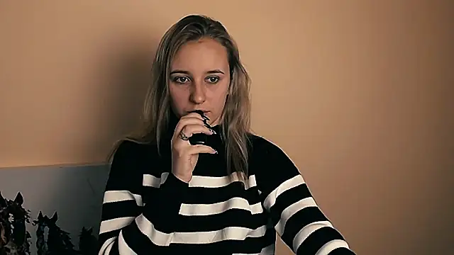 Snapshot of _Nicole_new chatting on October 29, 9:13 am  Nicole new online show from October 29, 9:13 am