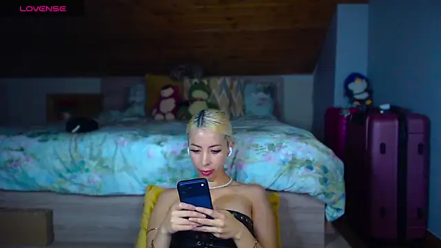 stephaniedj1 online show from July 26, 11:12 pm