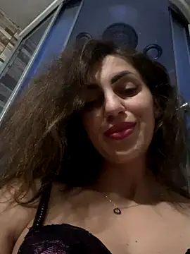 EmaSkyes online show from October 4, 7:07 pm