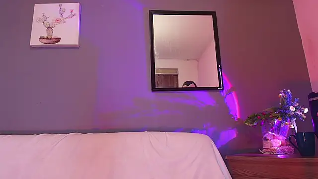 adara johnson   online show from April 8, 11:45 am