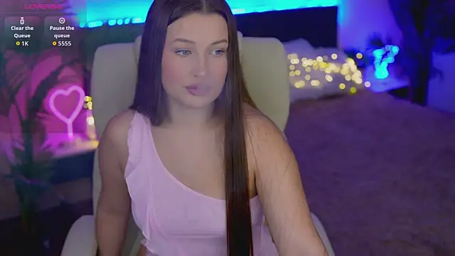 OneLaya online show from October 8, 8:13 pm