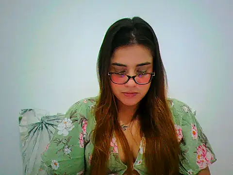 maliamiller online show from April 18, 9:12 am