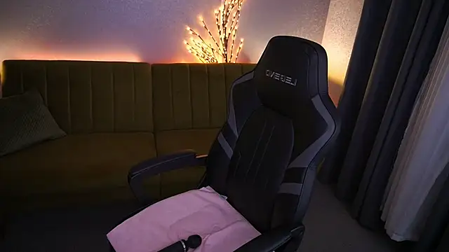 AnikaJane online show from November 9, 8:43 am