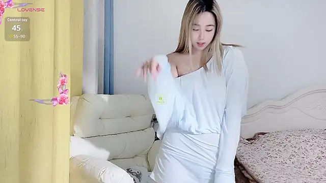 Caitlyn   online show from December 18, 11:59 am