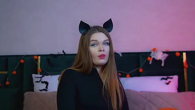 CrystalLyons online show from October 27, 6:13 pm