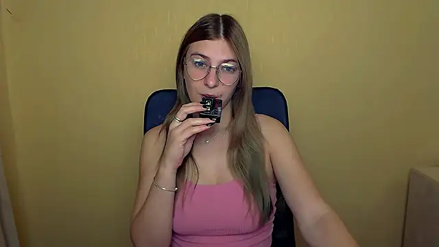 Luna Lush  online show from September 29, 8:30 am