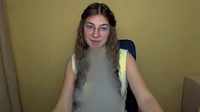 Luna Lush  online show from October 17, 5:32 am