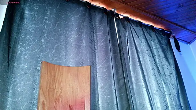 luccycollins  online show from March 18, 9:20 pm