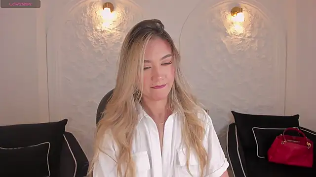 RebeccaHudson online show from March 11, 8:11 pm