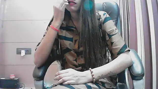 Snapshot of collage_hoty chatting on October 10, 6:02 pm collage hoty online show from October 10, 6:02 pm