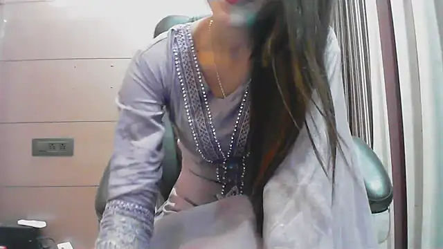 Snapshot of collage_hoty chatting on October 9, 6:01 pm collage hoty online show from October 9, 6:01 pm