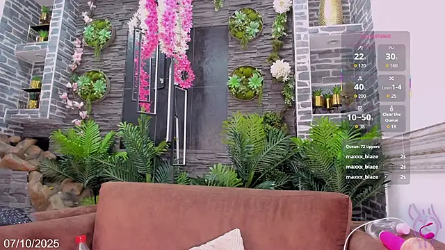 Keila Mendoza online show from October 7, 10:25 pm