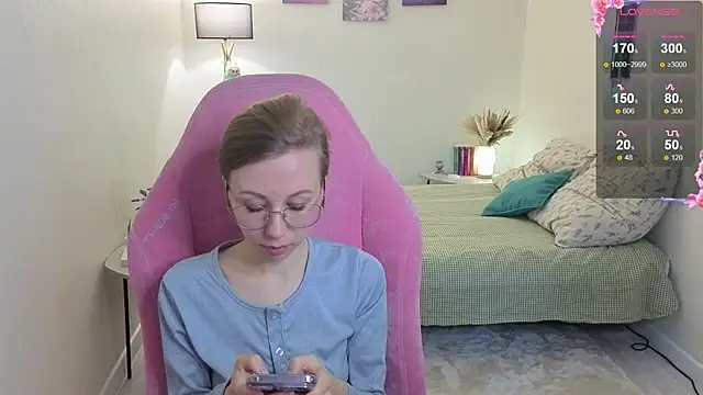 Snapshot of Lill_Mary chatting on October 20, 2:25 am Lill Mary online show from October 20, 2:25 am