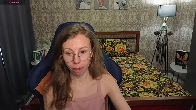 Lill Mary online show from February 4, 7:00 am