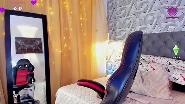 Snapshot of Sophiee_Hill chatting on September 8, 10:42 pm Sophiee Hill online show from September 8, 10:42 pm