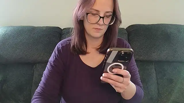 Snapshot of TheBustyHouseWife chatting on October 8, 3:49 pm TheBustyHouseWife online show from October 8, 3:49 pm