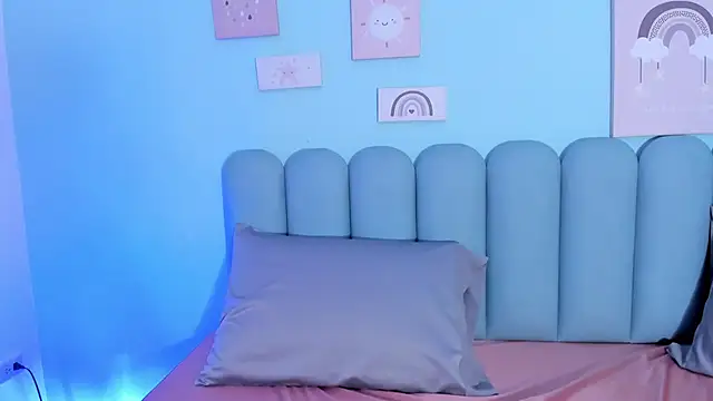 curvy rousi online show from October 4, 11:38 am