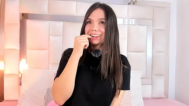 isabella gomez11 online show from February 11, 8:32 pm