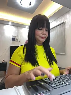 Hot beauty   online show from July 3, 11:00 pm