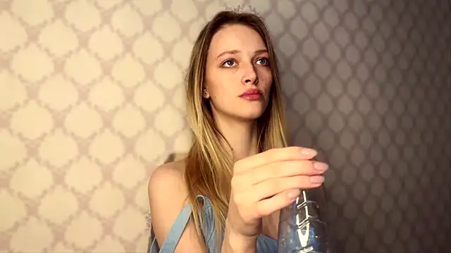 Evvie Summn1 online show from March 2, 7:15 am