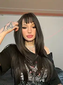 madelinexx online show from April 9, 11:15 am