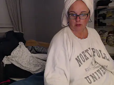 Snapshot of LauLauPAWG chatting on October 13, 2:14 am LauLauPAWG online show from October 13, 2:14 am