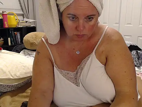 Snapshot of LauLauPAWG chatting on October 19, 12:34 am LauLauPAWG online show from October 19, 12:34 am