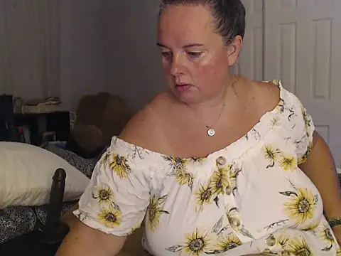 Snapshot of LauLauPAWG chatting on October 7, 12:04 am LauLauPAWG online show from October 7, 12:04 am