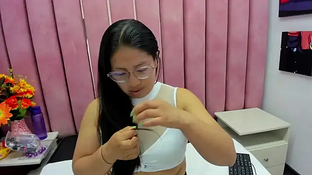 Miaa Smiith  online show from October 19, 4:25 am