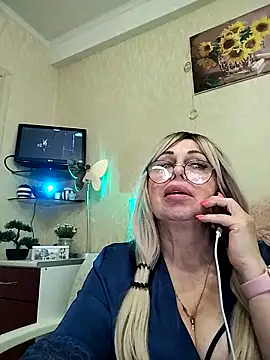 SusieNoreen online show from October 11, 9:36 am