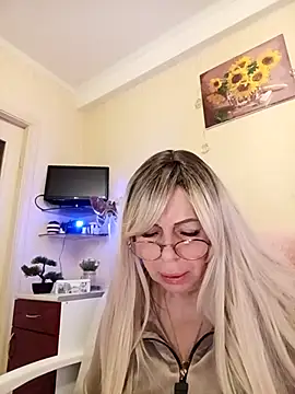 SusieNoreen online show from October 5, 1:43 am