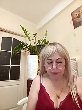 SusieNoreen online show from September 22, 1:37 am