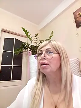 SusieNoreen online show from September 26, 2:31 am