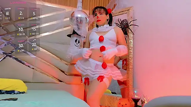 Sluttyandmature online show from October 31, 1:04 pm