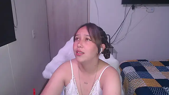 Skarlet Adams28 online show from October 27, 9:31 pm