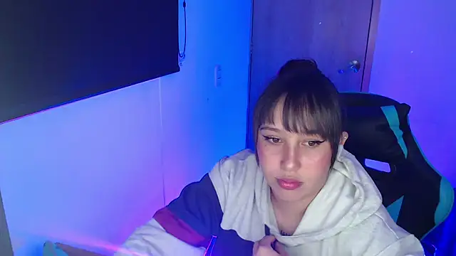 Skarlet Adams28 online show from April 21, 2:51 am